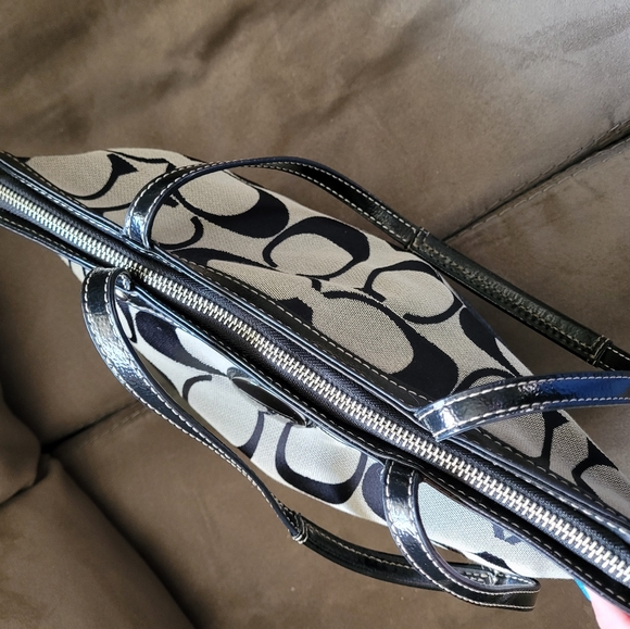 Coach - Picture 4 of 5